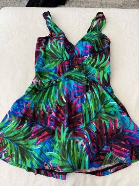 Maxine of Hollywood Colorful Women’s One-piece Swimsuit Size 16 E27